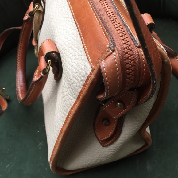 Dooney & Bourke leather VINTAGE bag hand / shoulder purse white tan - Picture 4 of 8